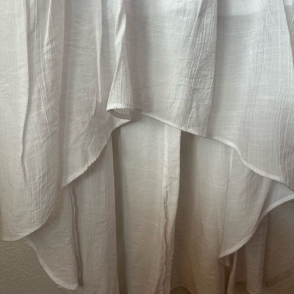 Chic White Maxi Dress with Lace Detail - Picture 3 of 6